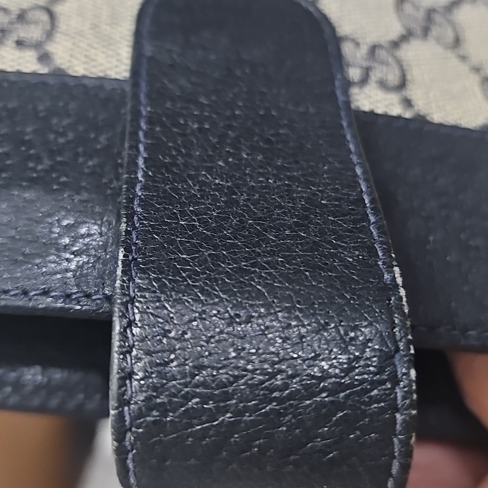 Gucci NAVY and Cream Crossbody Bag - Picture 10 of 17